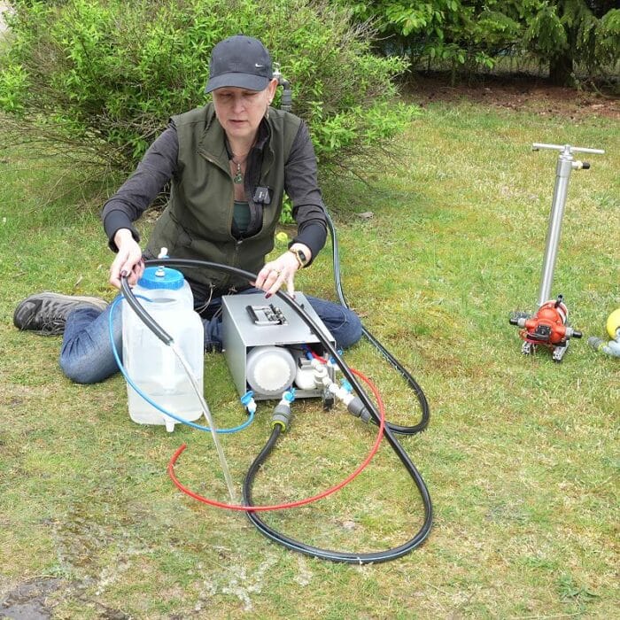 Aus dem zweiten Wasserabgang werden Tanks von Reisemobilen befüllt